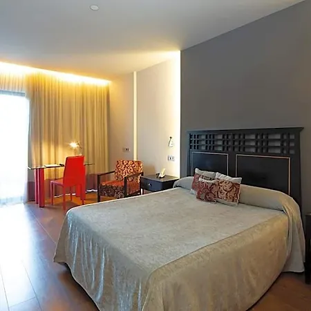 Silken Axis 4* Βίγκο