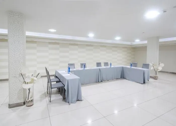 Silken Axis Szálloda 4*